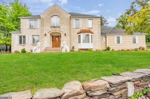 3 Edgehill Rd, Town Center, NJ 07052-4939