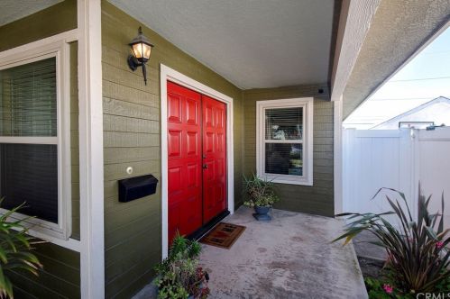 4678 142nd St, Hawthorne, CA 90250-6835