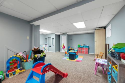 911 Cumberland Ct, Carol Stream IL  60188-9070 exterior