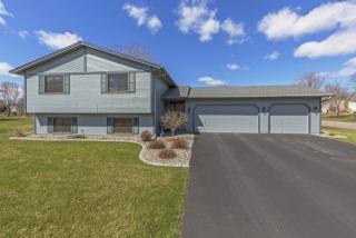 1201 Sunflower Cir, Prior Lake, MN 55379-3400