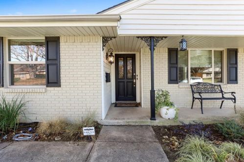 10228 Chesterton Dr, Dallas, TX 75238-2202