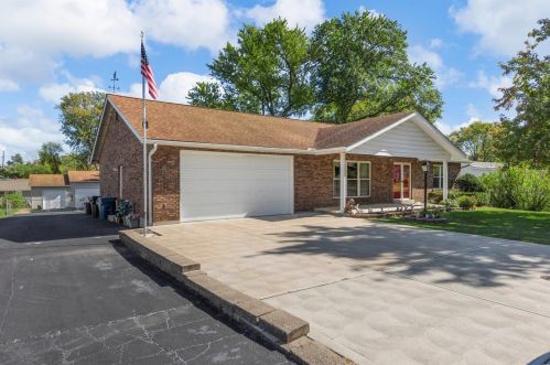 12 Shumate Ave, Hazelwood, MO 63043-2629