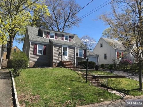 91 Overlook Dr, Dumont, NJ 07628-2018