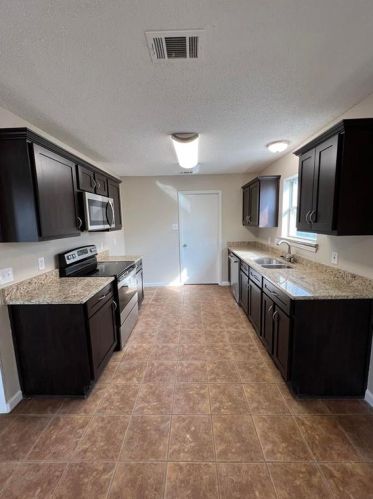 626 Plainview Dr, Midlothian TX  76063-2170 exterior
