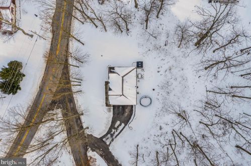 7703 Gnatstown Rd, Hanover PA 17331-6821 exterior