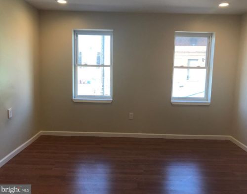 2057 9th St, Philadelphia PA  19122-1305 exterior