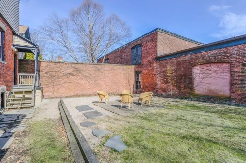 16 Liberty St, Middletown RI  02840-3221 exterior