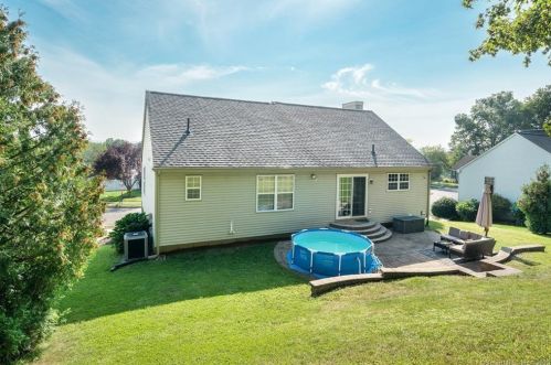 53 Mulberry Ln, Middletown, CT 06457-1784