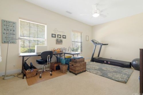 7470 Chateau Rdg Ln, Riverside CA  92506-7542 exterior