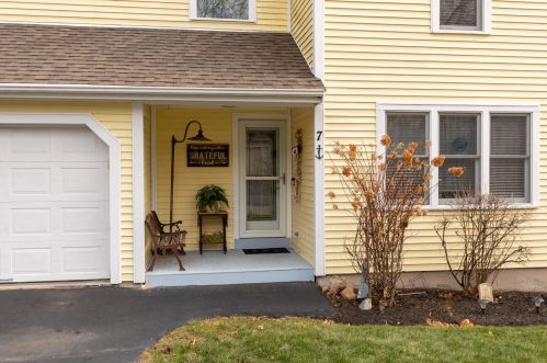 7 Alderwood Dr, Stratham, NH 03885-4201