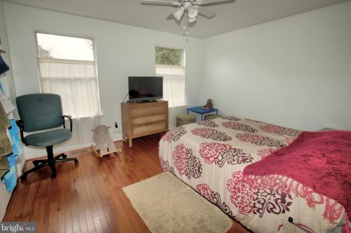 4907 Mariners Dr, Shady Side MD 20764-9752 exterior