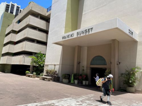 229 Paoakalani Ave, Honolulu HI 96815-3764 exterior