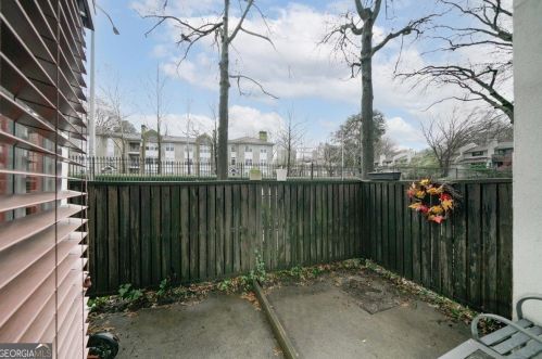 15 Finch Dr, Atlanta GA  30308-6501 exterior