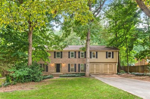 4727 Kellogg Dr, Lilburn, GA 30047-4449