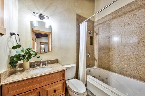 11030 Ski Slope Way, Truckee CA  96161-6603 exterior