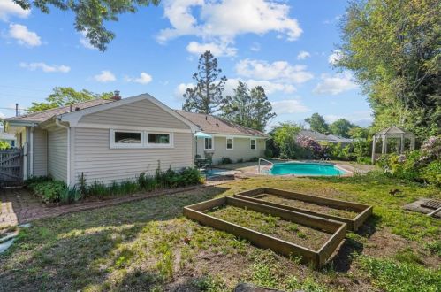 45 Honeysuckle Rd, Warwick RI  02888-5503 exterior