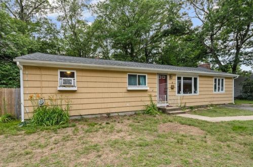 3 Cynthia Dr, Coventry, RI 02816-8413