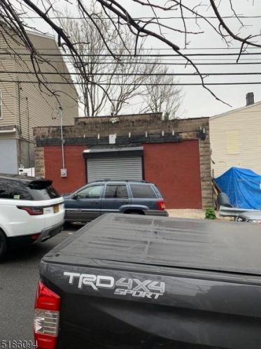 41 Garfield Ave, Paterson NJ  07506-2517 exterior