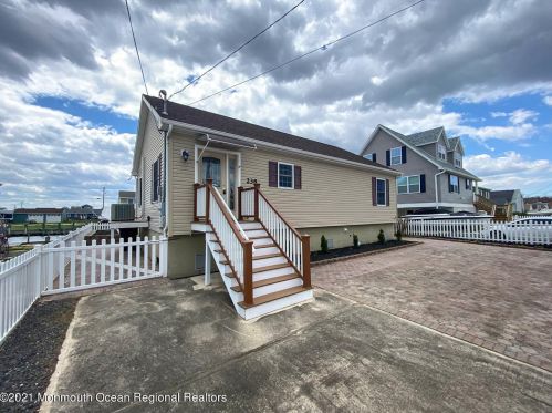 238 Pine Dr, Berkeley Township, NJ 08721-3137