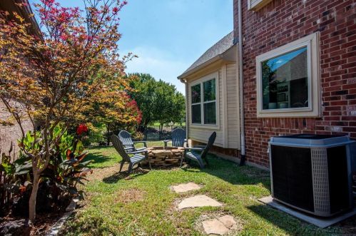 210 Wellington Rd, Irving TX 75063-7201 exterior