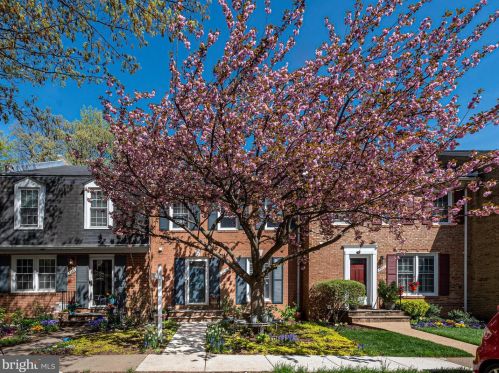 5271 Bradgen Ct, Springfield VA  22151-3505 exterior