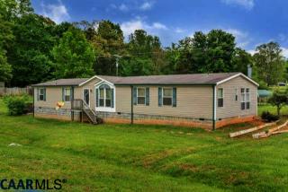 128 Stage Coach Hills Rd, Bybee, VA 22963-4817