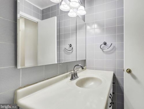 9270 Sprucewood Rd, Springfield VA  22015-3559 exterior