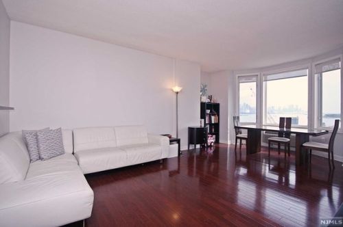 5407 City Pl, Edgewater, NJ 07020-3171
