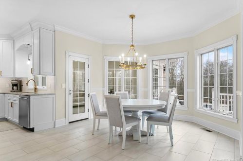 76 Mustang Dr, Upper Stepney CT  06468-1371 exterior
