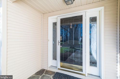 6314 Falling Brook Dr, Springfield, VA 22015-4032