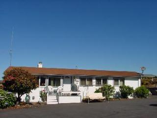 98647 Camellia Dr, Harbor, OR 97415-9318