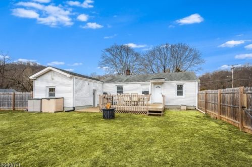 104 Hamilton Dr, Hackettstown NJ  07840-1326 exterior