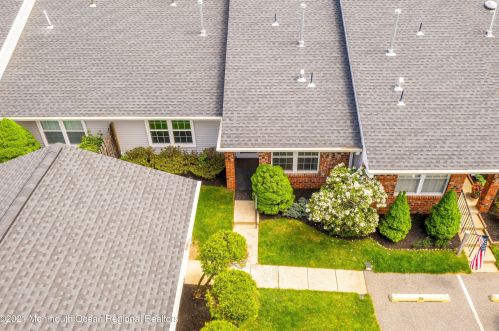 100 Arrowwood Ct, Tinton Falls, NJ 07701-6717