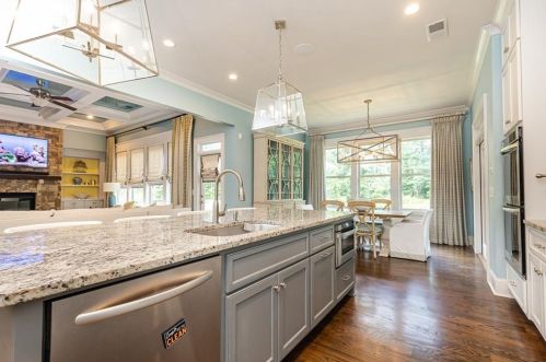 6470 Long Is Dr, Atlanta GA  30328-3043 exterior