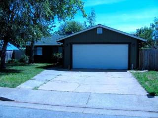 3853 Apollo St, Redding, CA 96002-3441