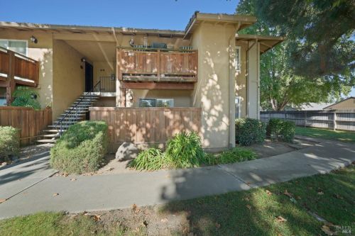 504 Arcadia Dr, Vacaville, CA 95687-3355