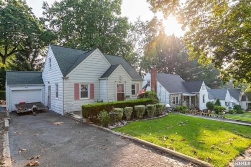 40 Jefferson Ave, Hasbrouck Heights, NJ 07604-1210