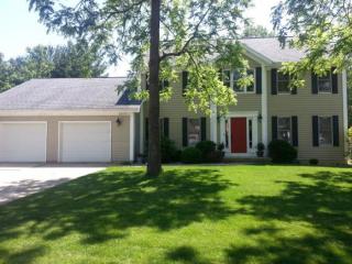 2335 Saratoga Pl, Charleston, IL 61920-3859