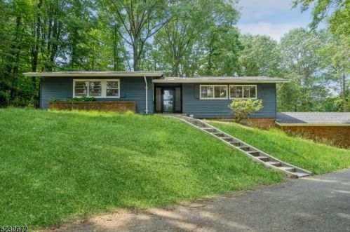 2 Park Rd, Sparta, NJ 07871-2001