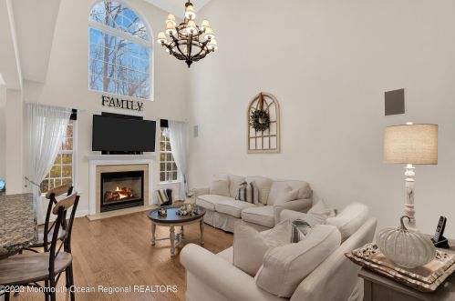 15 Brookfield Dr, Jackson Twp, NJ 08527-4084