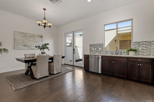 806 Santa Ana Blvd, Santa Ana CA 92701-3962 exterior