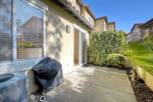 6124 Citracado Cir, Carlsbad CA  92009-2284 exterior