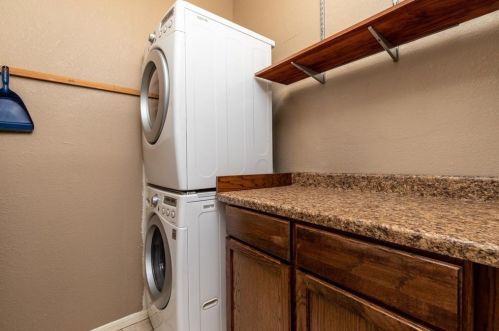 2124 Larkspur Dr, Carrollton TX 75010-4040 exterior