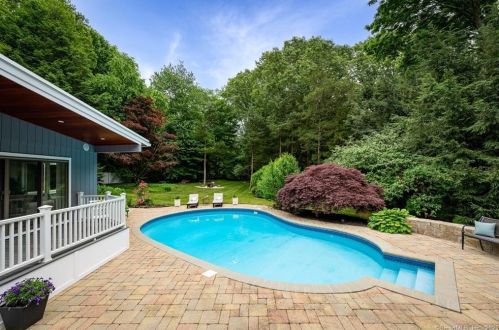 26 Grey Hollow Rd, Norwalk CT  06850-1305 exterior
