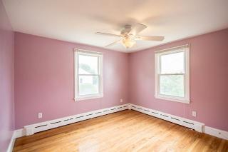 40 Garden St, Portsmouth, RI 02871-2425