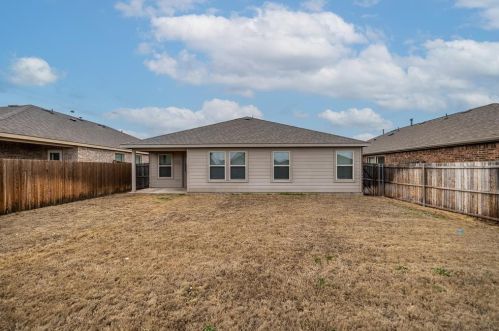 2125 Meadow Park Dr, Princeton TX  75407-2641 exterior