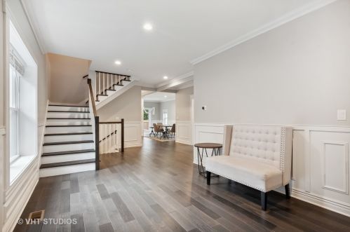 6444 Algonquin Ave, Chicago, IL 60646-2712