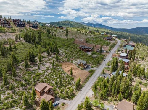 14276 Ski Slope Way, Truckee CA  96161-7030 exterior