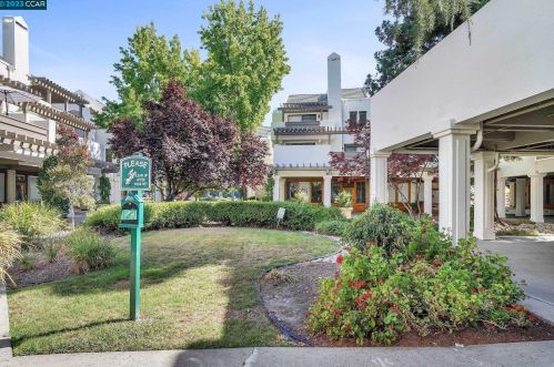 72 Mozden Ln, Concord CA  94523-3369 exterior