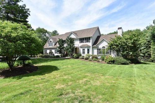 85 Bailey Blvd, Warwick, RI 02818-1453